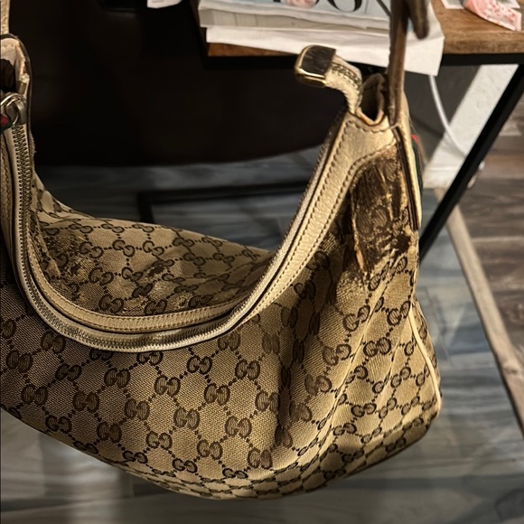 Gucci Tan Monogram canvas Shoulder Bag - Picture 11 of 16
